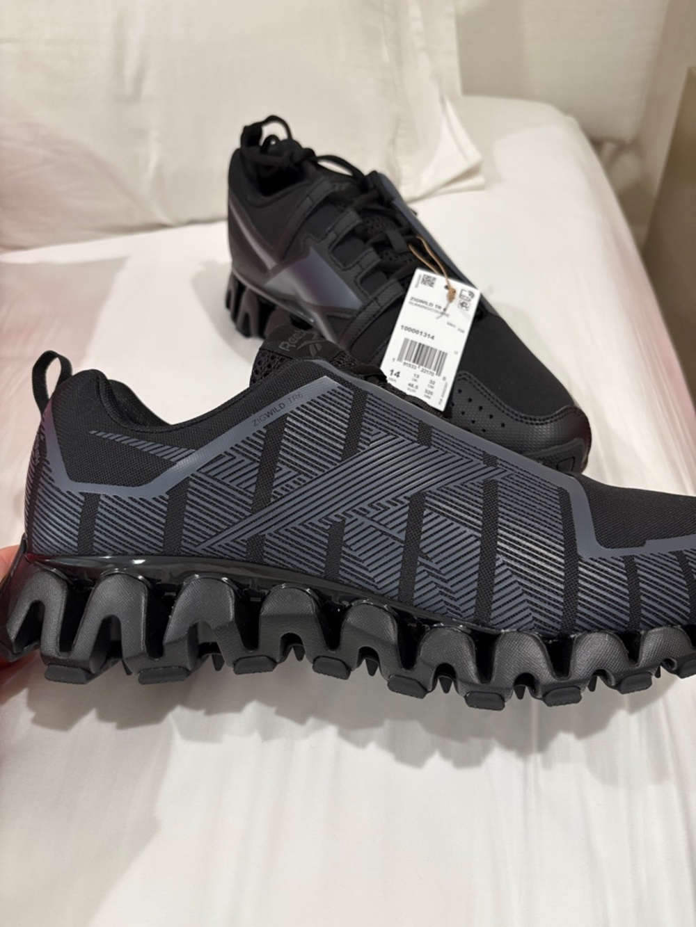 Reebok ZigTech All-Black Performance Trainers - Picture 2 of 8